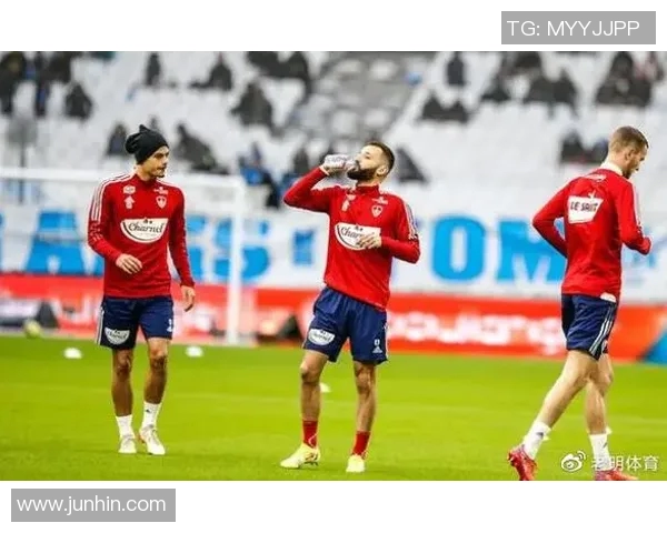 芬洛与乌德勒支激战正酣比分悬念不断球迷期待精彩瞬间